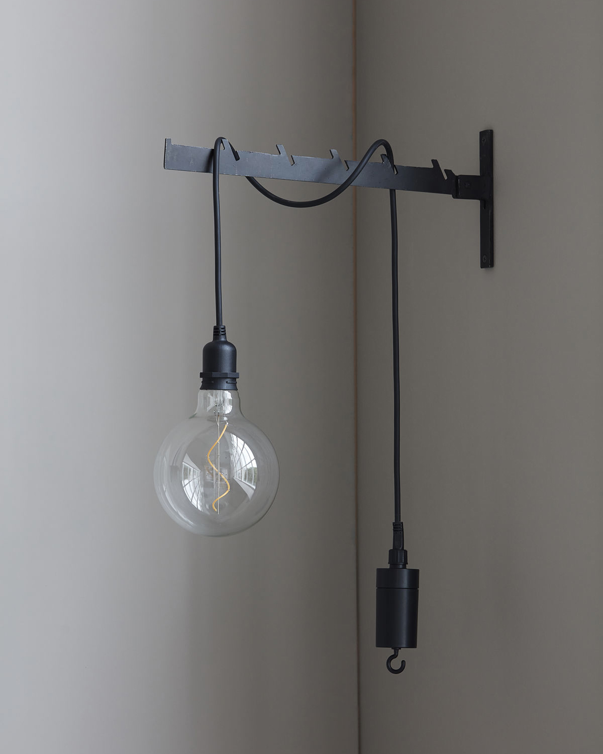 LAMPA - COSO - SVART