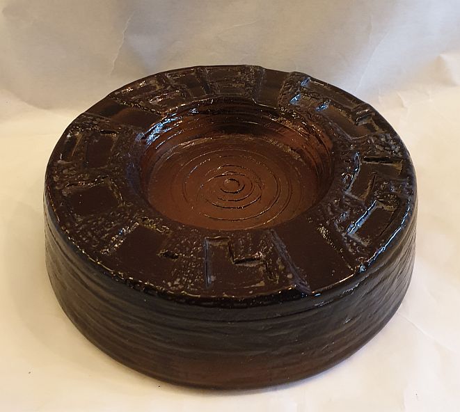 Ruda heavy ash tray bowl rose brown relief