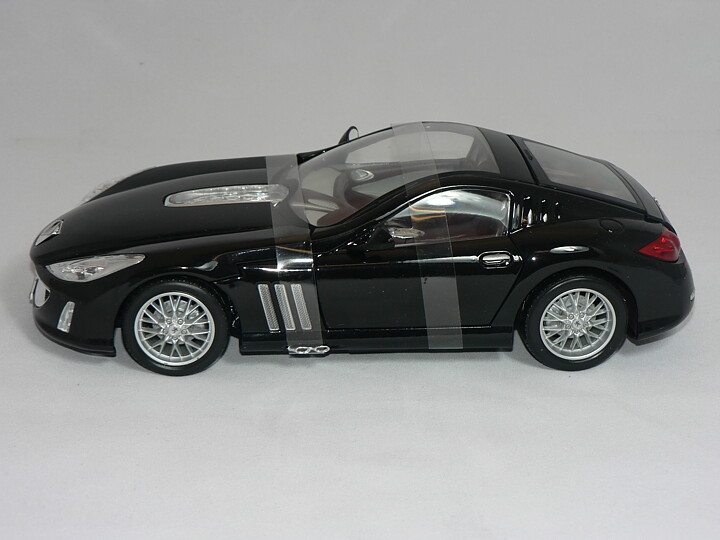 Peugeot 907 V12 Consept Car -2004  1:18  Burago