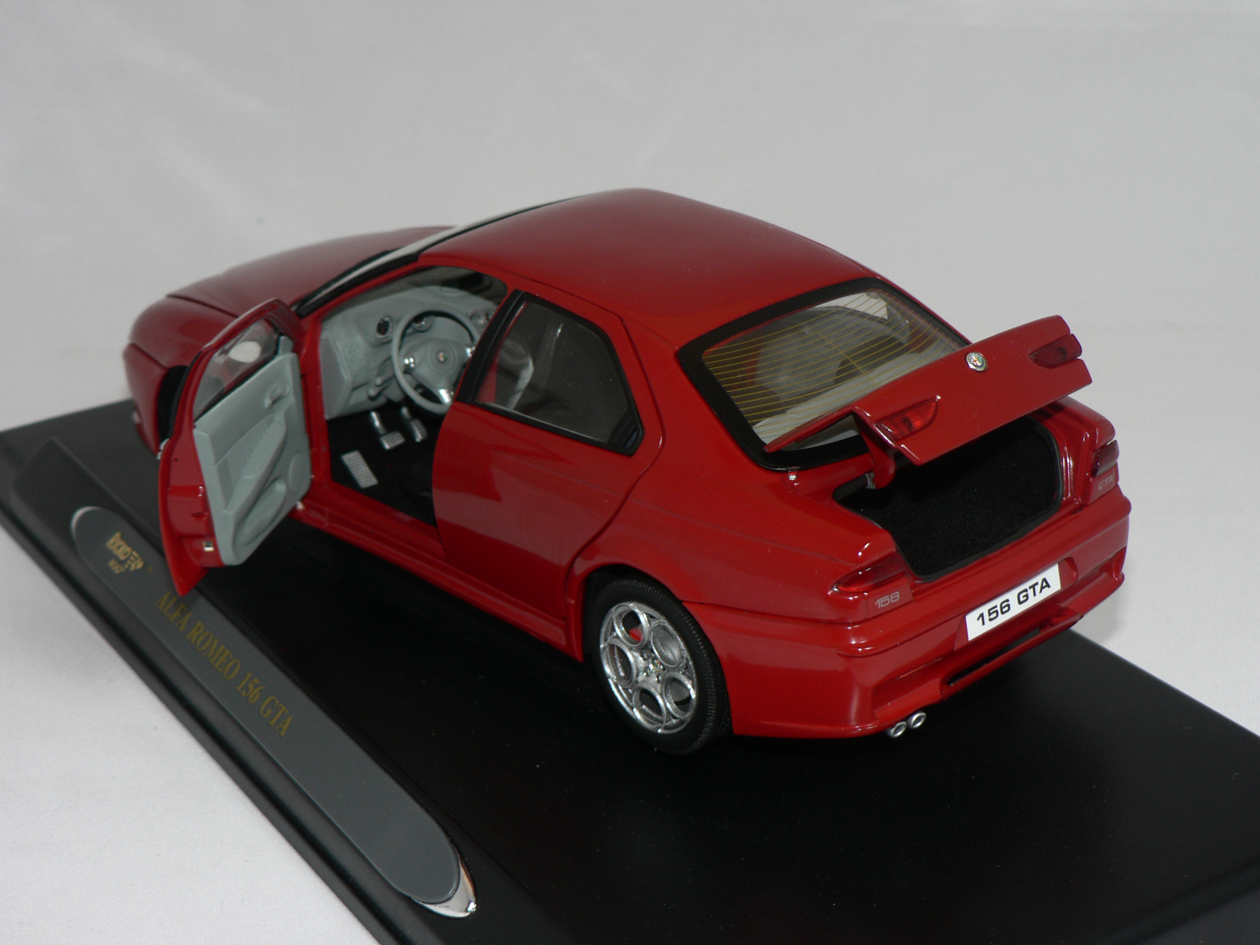 Alfa Romeo  156 GTA  2002    1:18 Ricko - 4