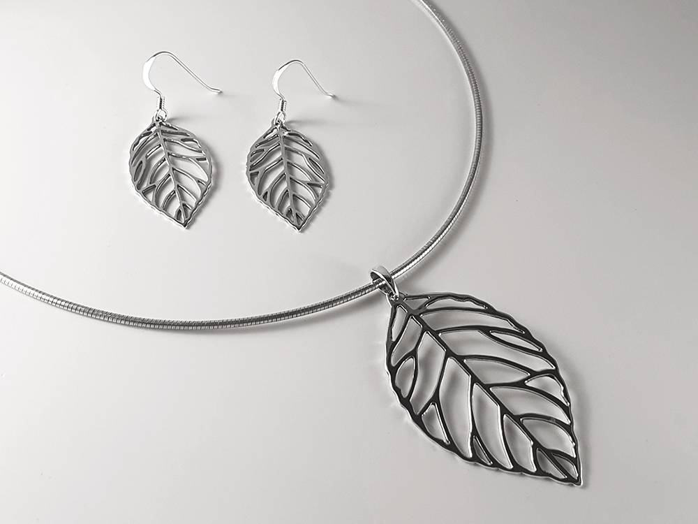 Set; Bladhänge på omegakedja 1,5mm 40cm och örhängen på krok, 925-silver