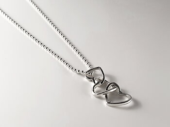 Tre hjärtan, rörligt hänge, på kulkedja 1.5mm 42cm 925-silver