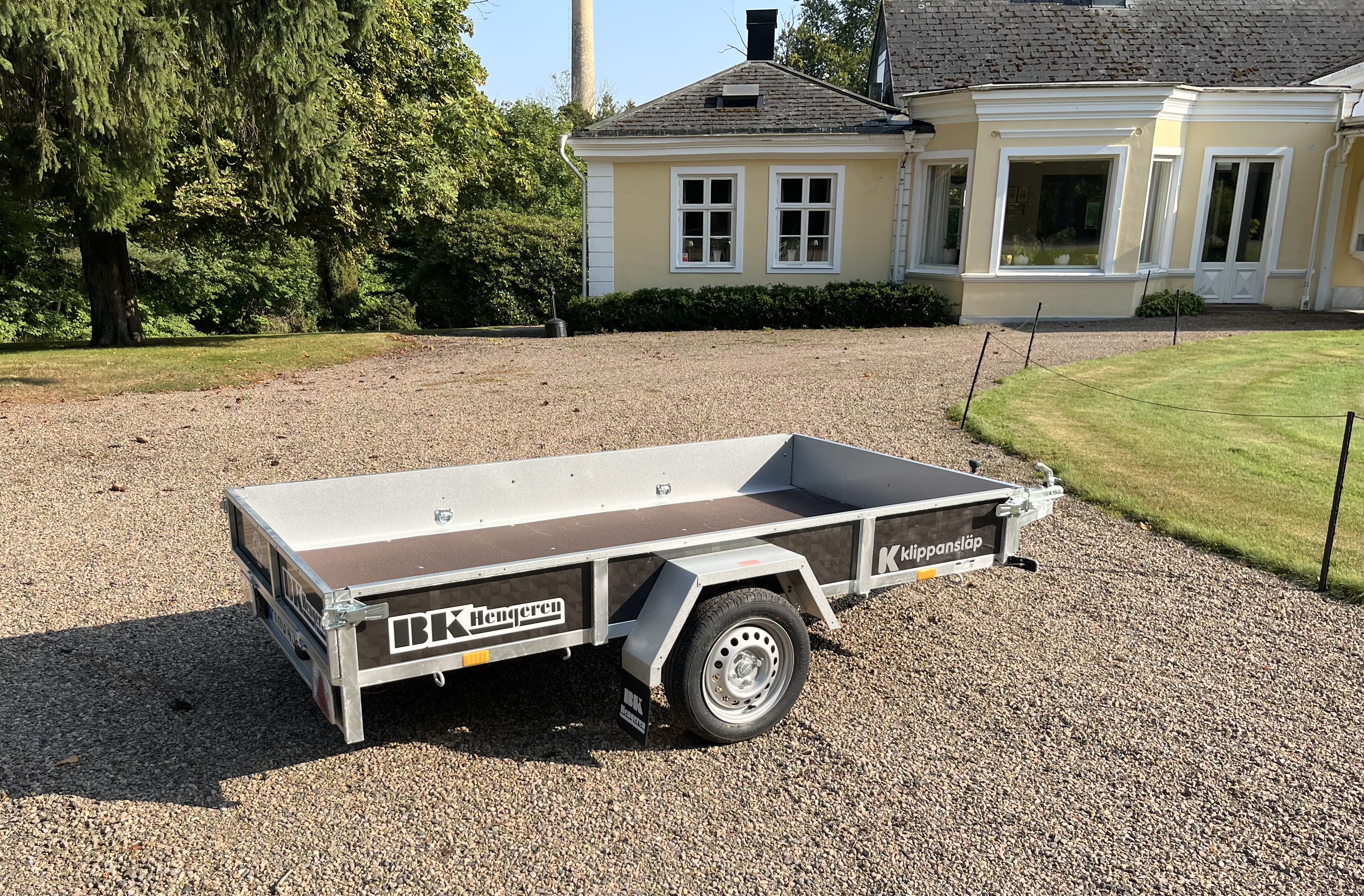 Flaktrailer 261 x 138 cm OBROMSAD :: 750 kg  :: BK 0726