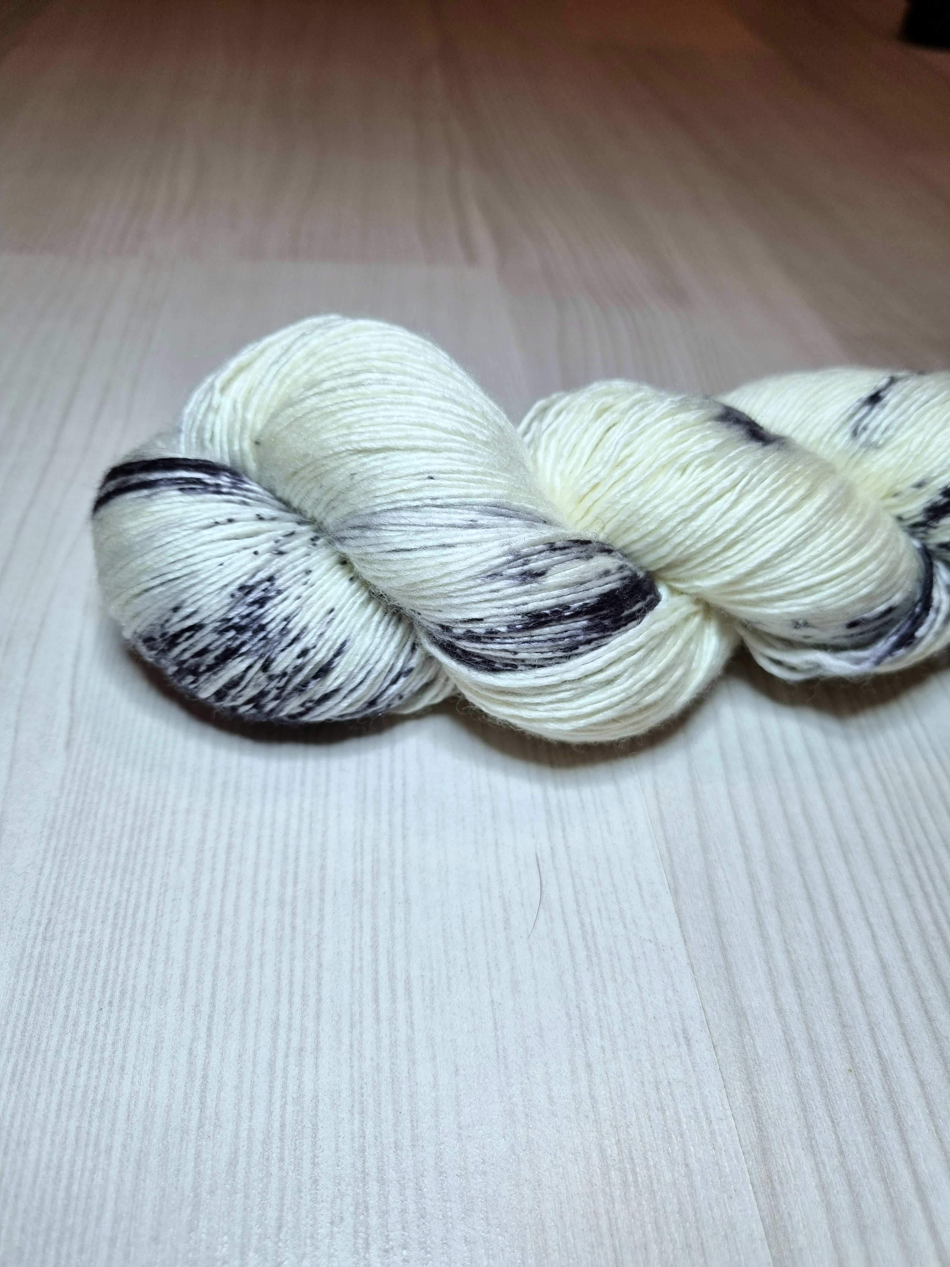 Emelilyknits Dreamy Silk 100g  Liqourice