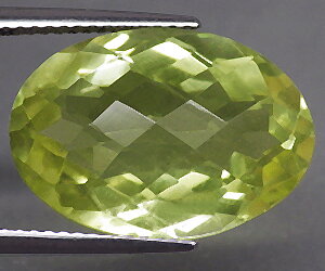 Piedra preciosa de cuarzo limón con talla de tablero de ajedrez ovalada grande de 10,77 ct
