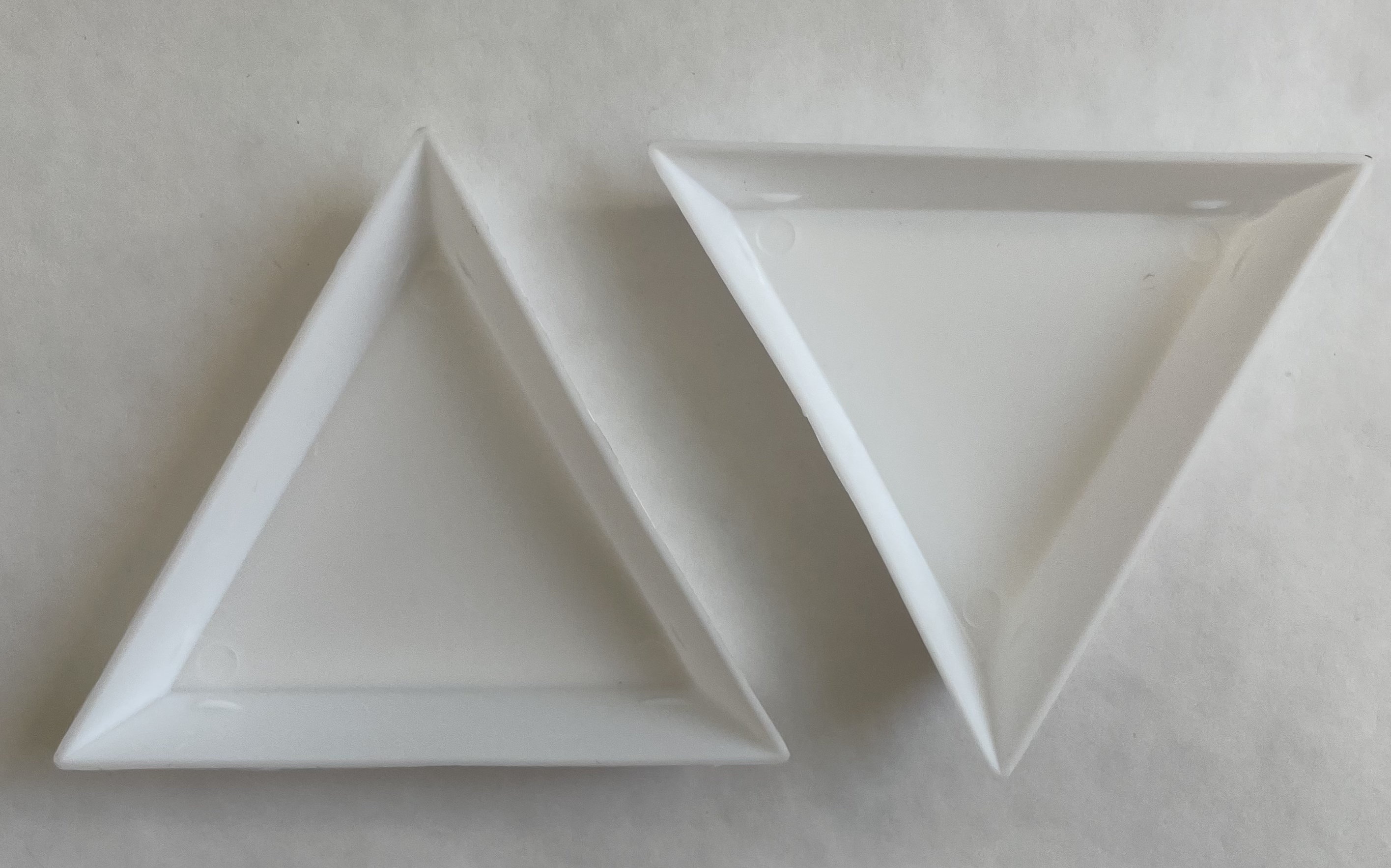  TRIANGLE TRAY - WHITE  2 PACK