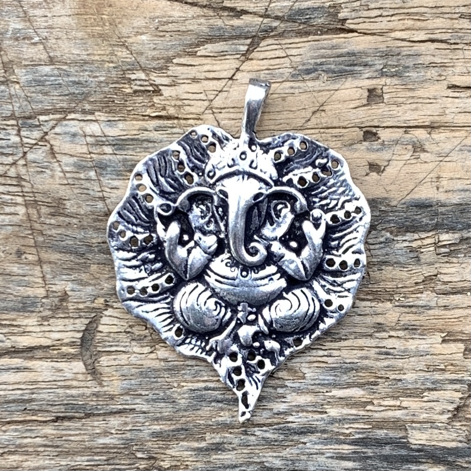 Hänge - Silverfärgad - Ganesha på ett Löv 
