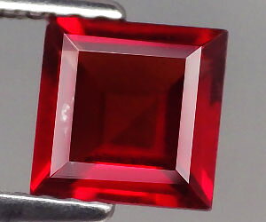 Piedra preciosa granate piropo natural brillante de 1,30 quilates de 6 mm