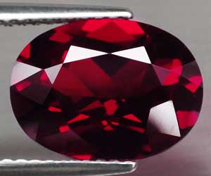 Piedra preciosa de granate piropo natural de forma ovalada lujosa grande de 4,47 ct