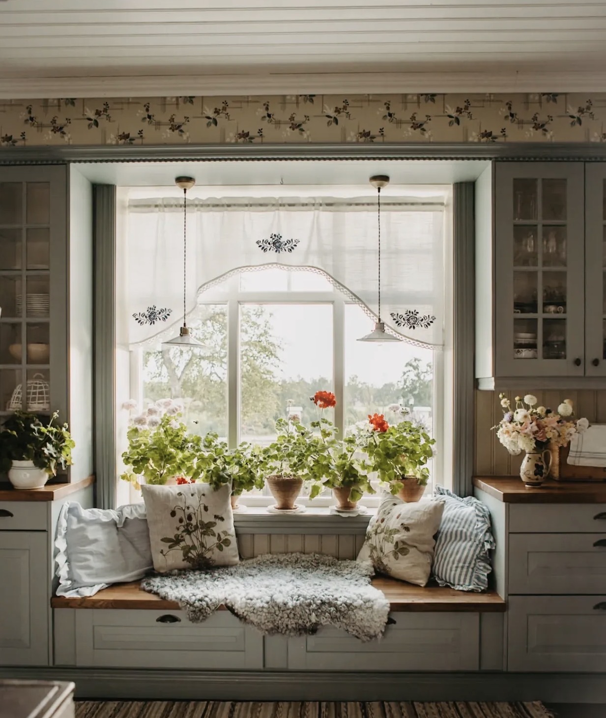 2-PIECE CUSHION WOODLAND STRAWBERRIES/HONEY BEE - 17
