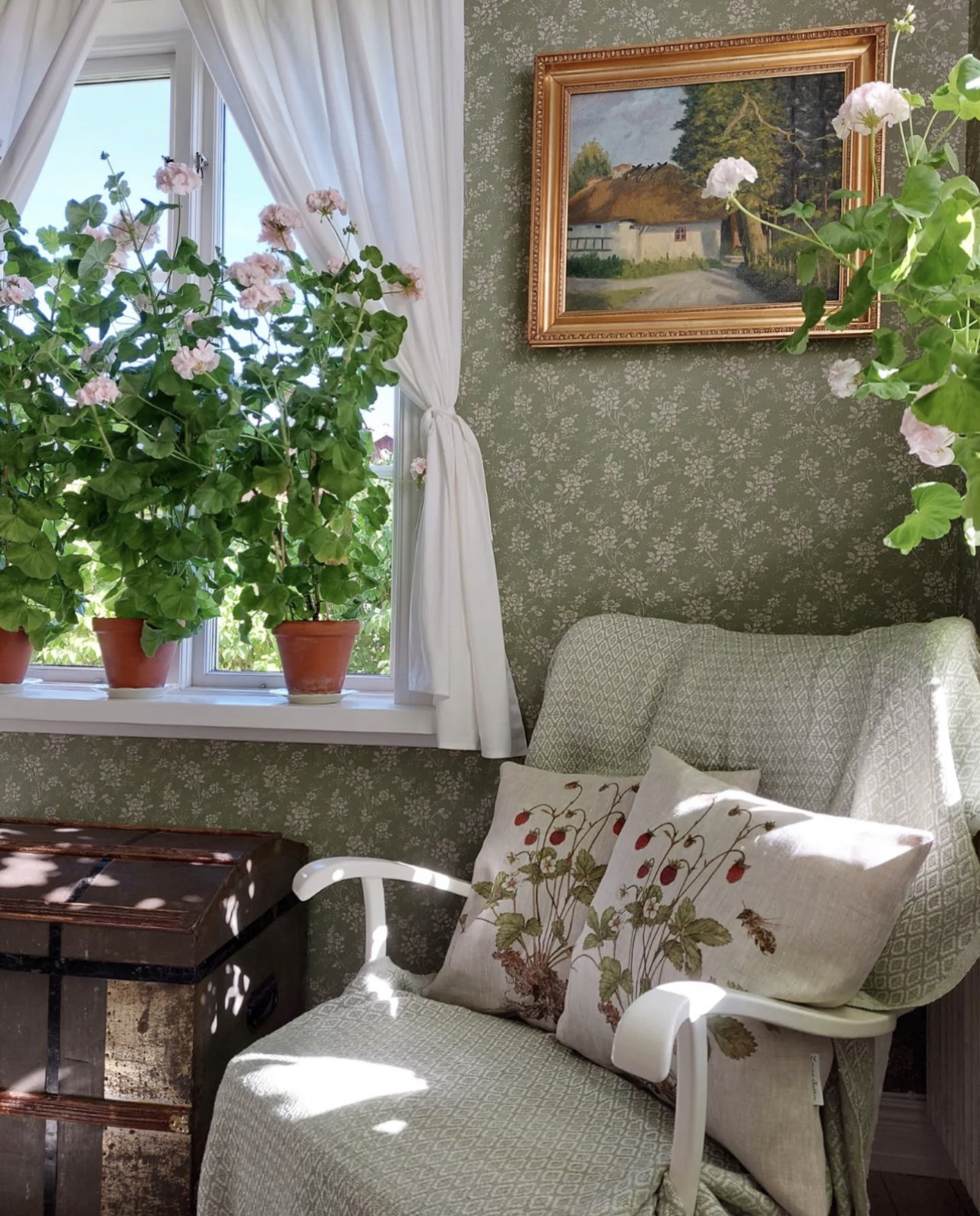 2-PIECE CUSHION WOODLAND STRAWBERRIES/HONEY BEE - 16