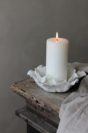 Madame butterfly candle holder