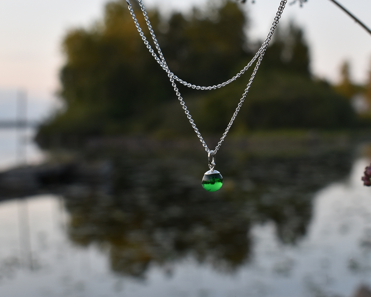 SVALÖ GRAN - halsband i grönt 
