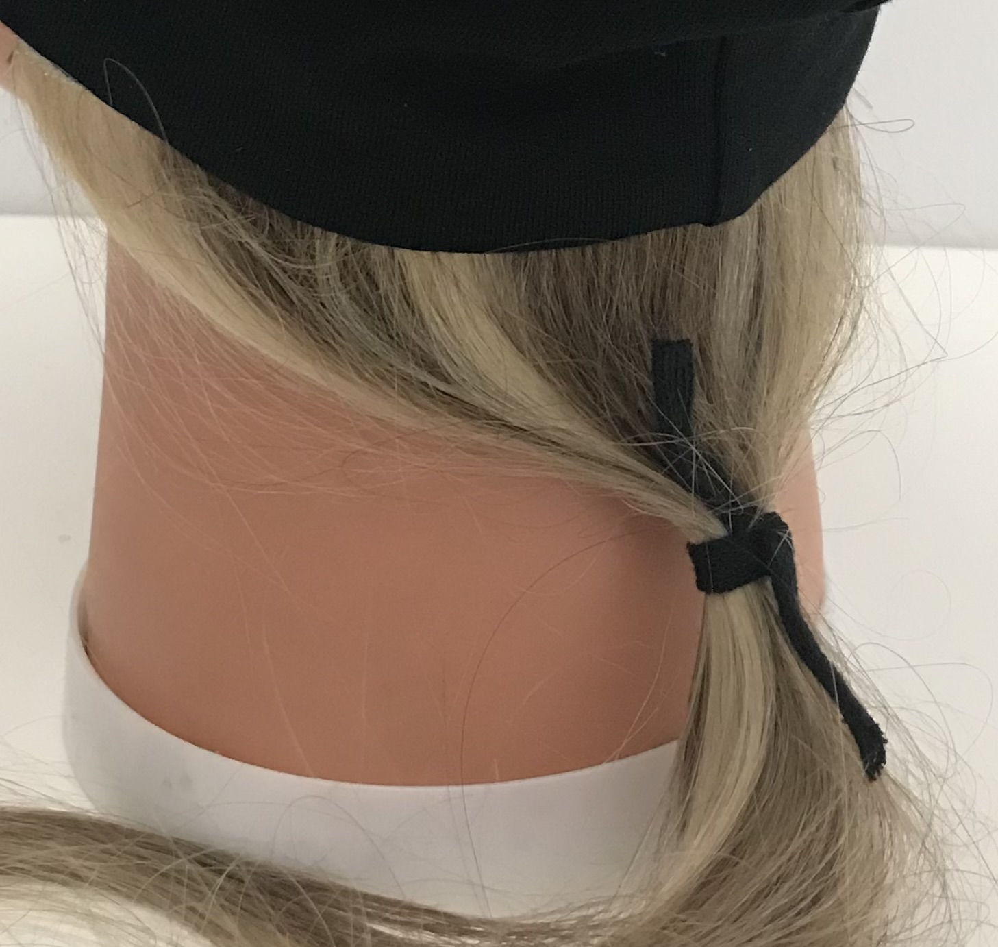 Keps Fia - svart med nackhår