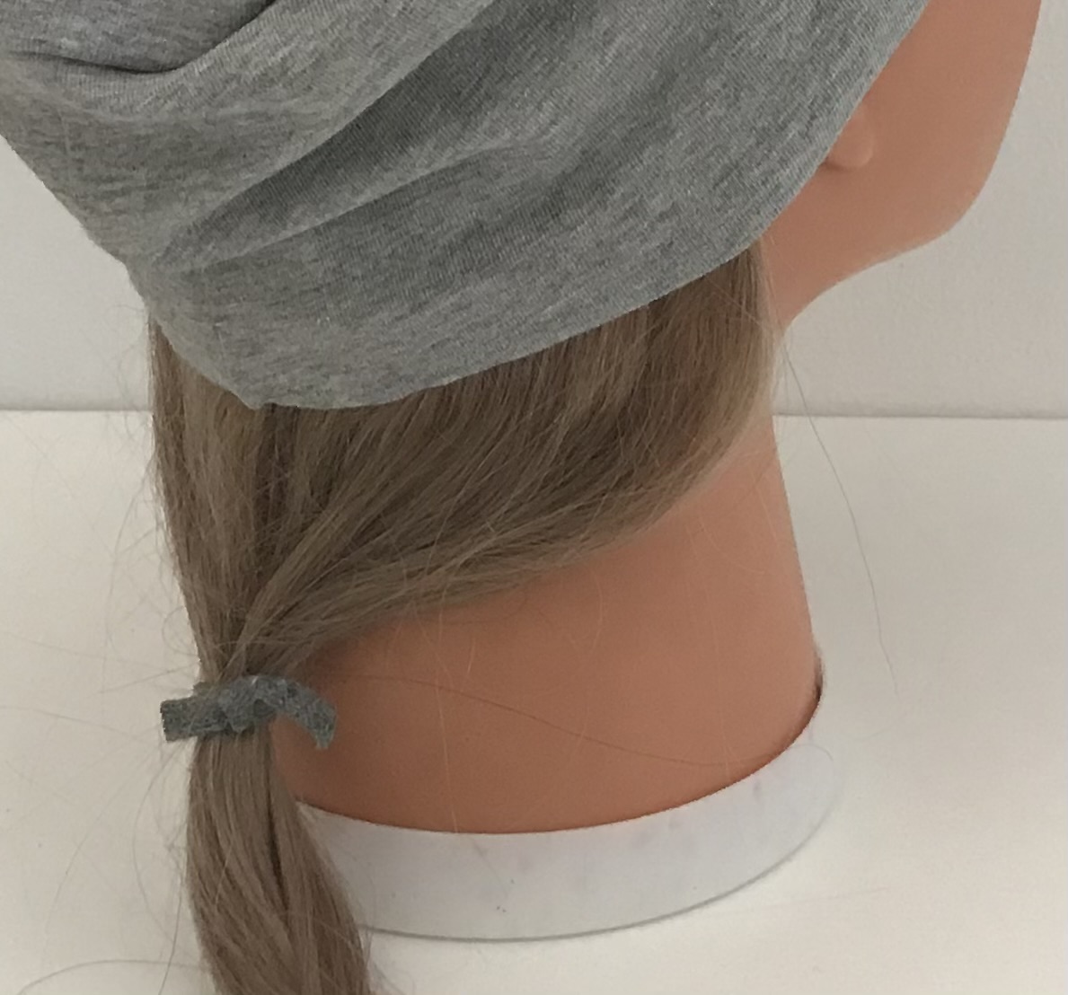 Keps Anna med nackhår