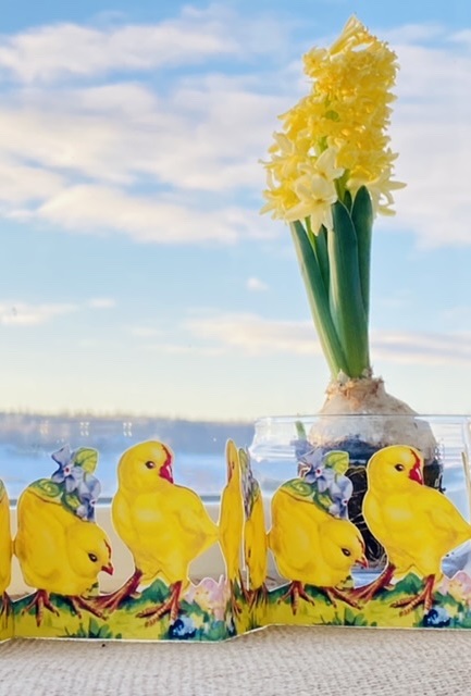 Paper garland Chickens - Old-fashioned Easter decoration - 67x6.5 cm - 2