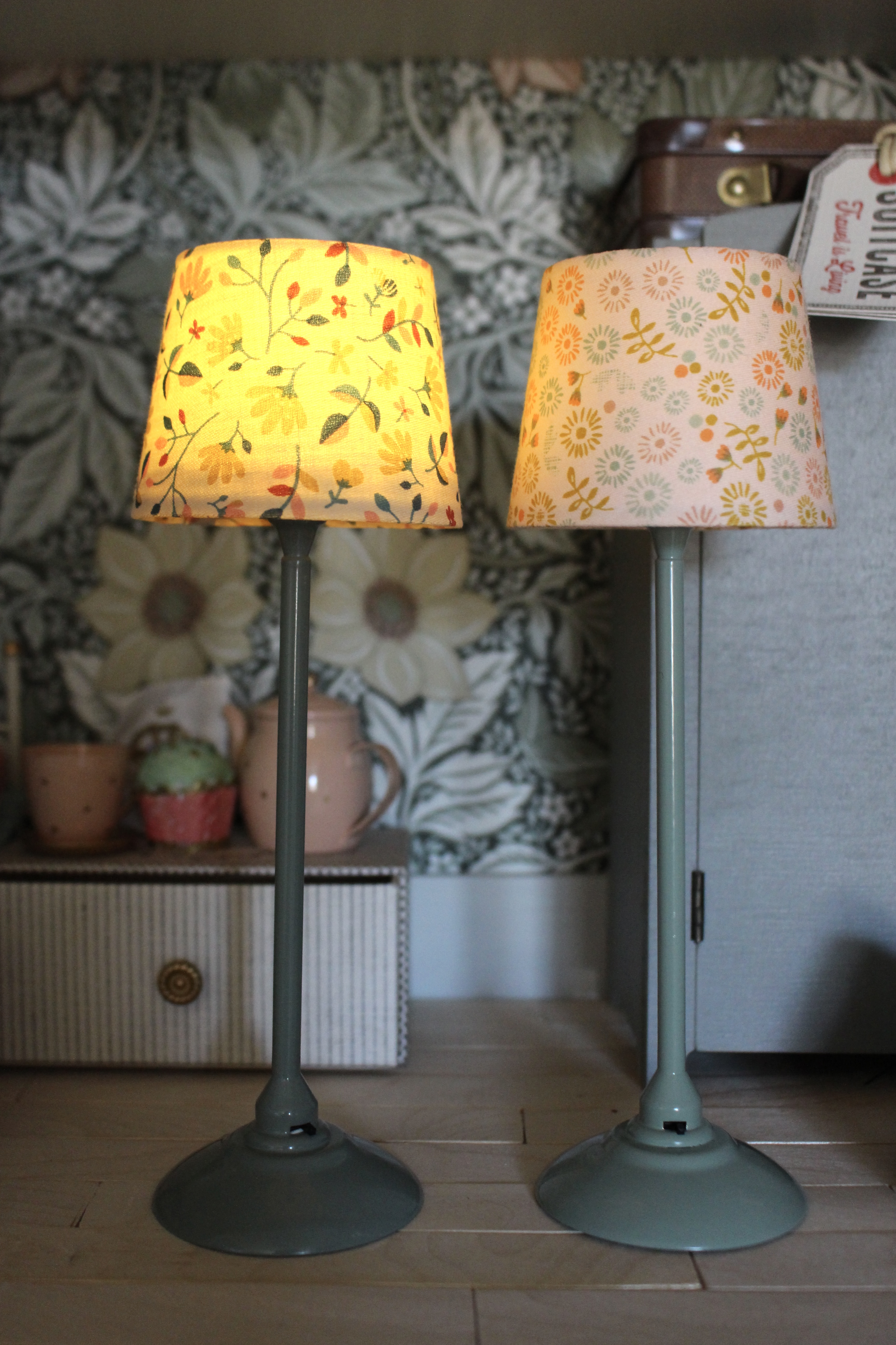 Lampa, mörk skärm - 3