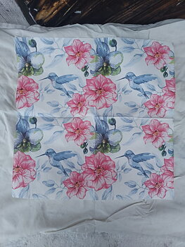 Servett med blommor o fågel, 33x33cm