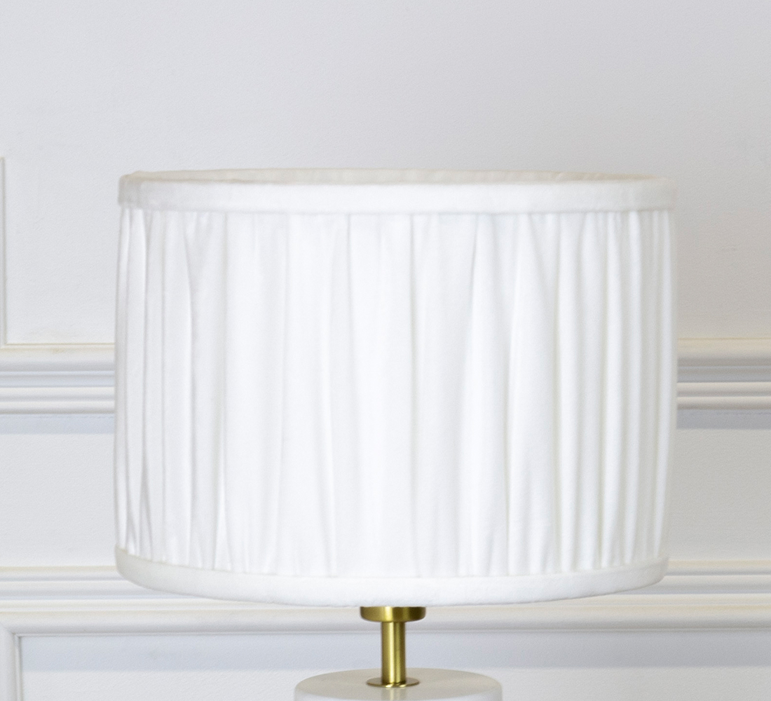 Vit-lampskärm-sammet