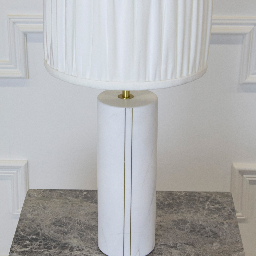 Vit-marmor-lampa-Vanessa-sammet-guld