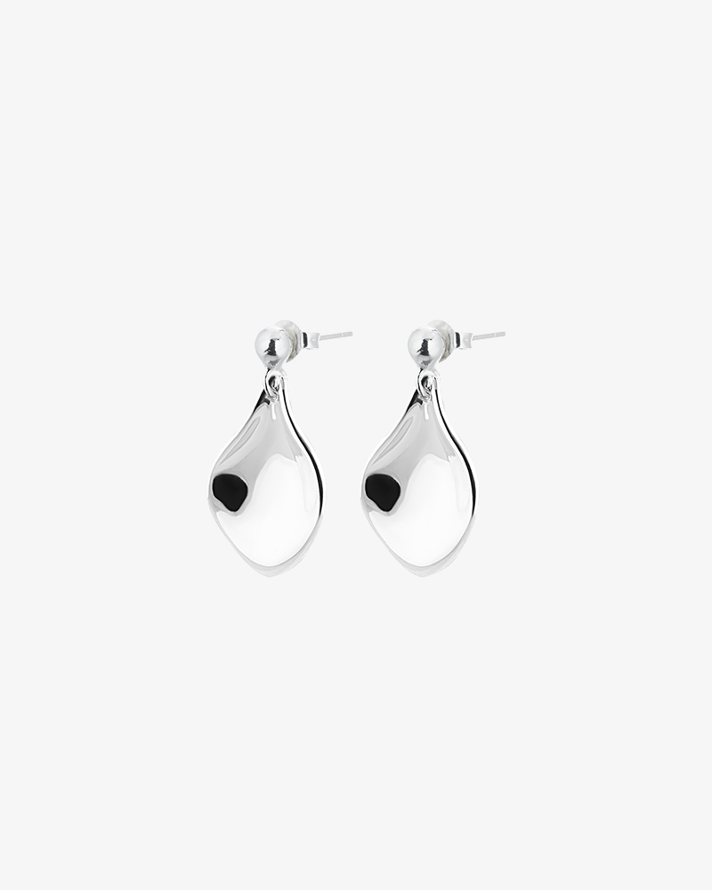GAIAS GRACE STUDS HÄNGANDE