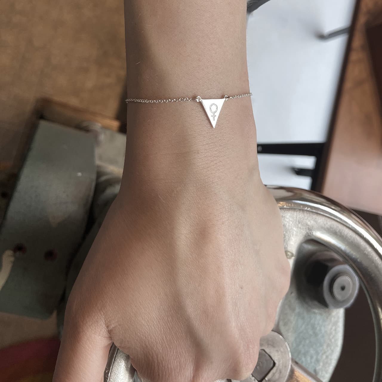 How to Make a Triangle Friendship Bracelet « Jewelry :: WonderHowTo