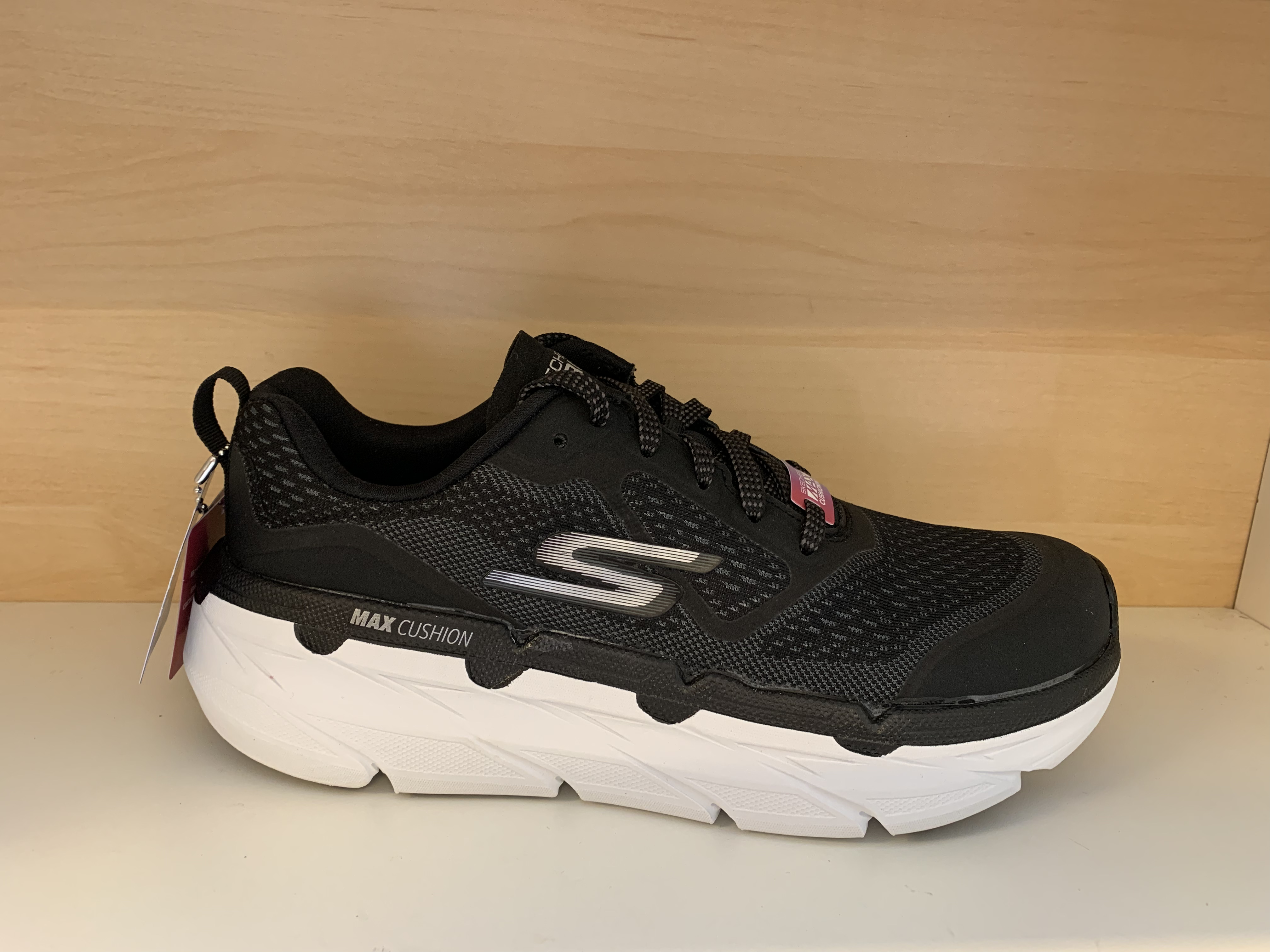 SKECHERS Damsko "MAX CUSHIONING" Bra gå- coh springsko. Goga Mat (go and run)