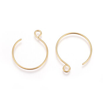 Örkrokar i guldfärgat rostfritt stål 304 med rund form ca 18 × 22 mm, örhängeskrokar med ögla visade i närbild.
