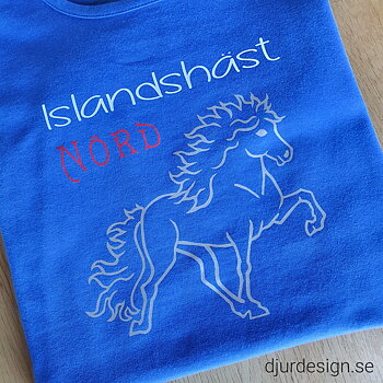 Nr 101 T-Tröja dam islandsblå med islandshäst silver texte islandshäst nörd tryck 