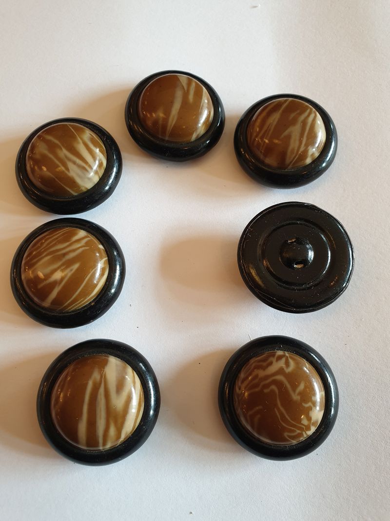 Buttons 1930s metal and celluloid, 7 pcs