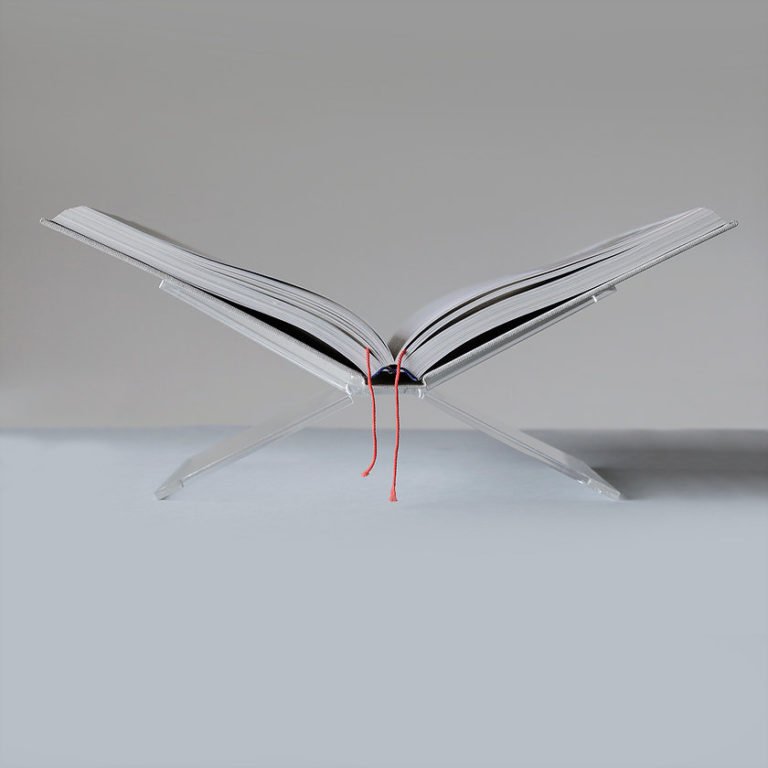 Bokstöd i plexiglas New Mags