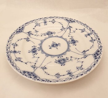Royal Copenhagen Musselmalet halvblond assiett