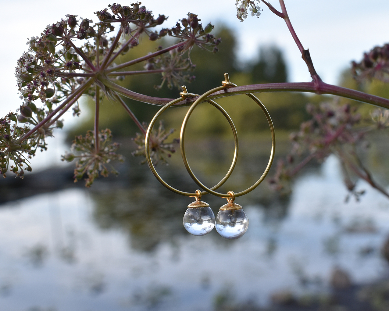 SVALÖ DROP - earrings in clear glass gold plated 25 mm