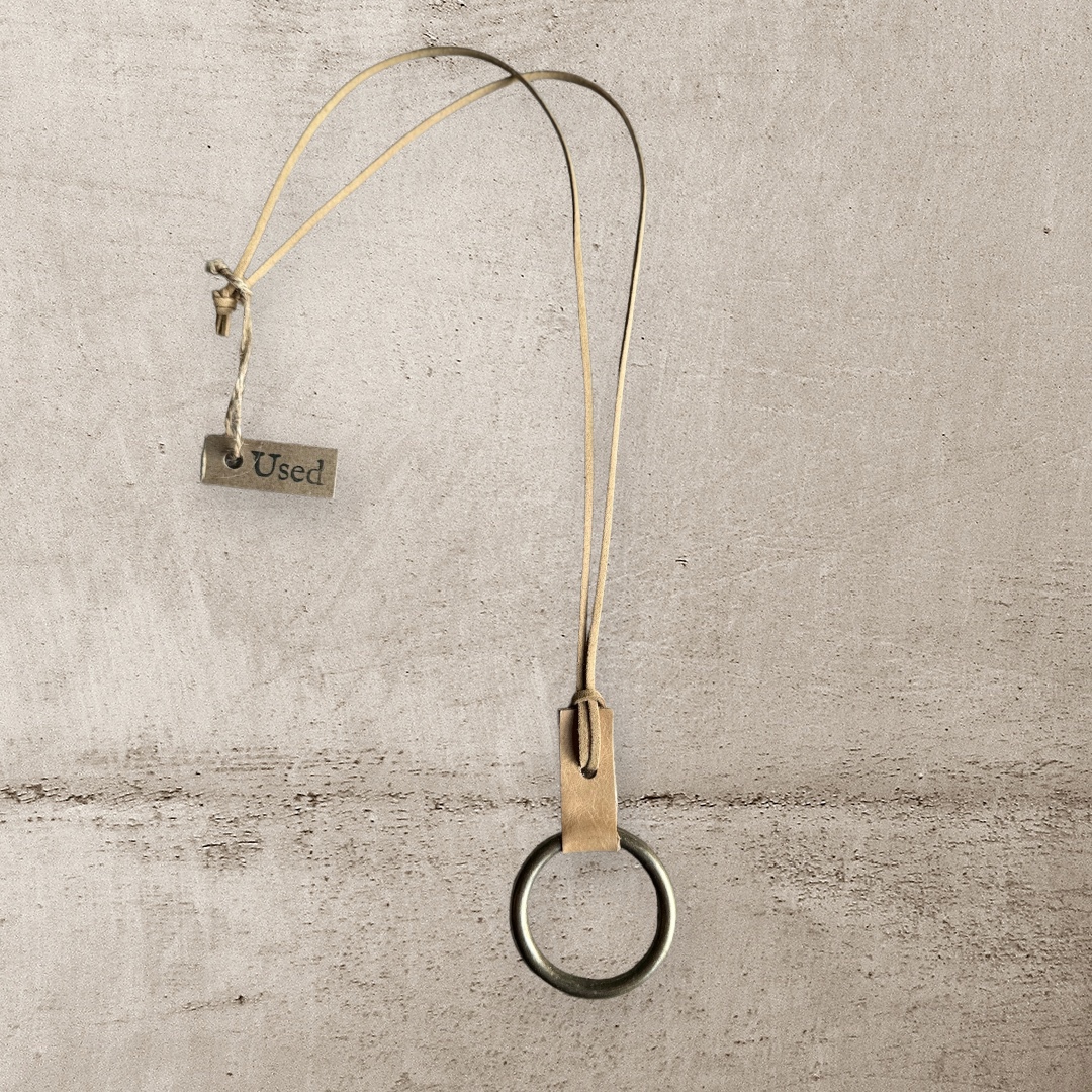 LÅNGT HALSBAND - NATUR - METALLRING - USED
