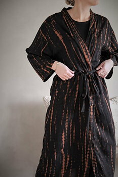 Majas Cottage -  Kimono med rak ärm Tie Dye Svart/Rost 