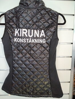Svart klubbväst Kiruna konståkningsklubb
