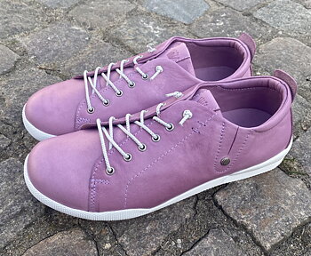 Sneakers från Charlotte of Sweden, lavendel
