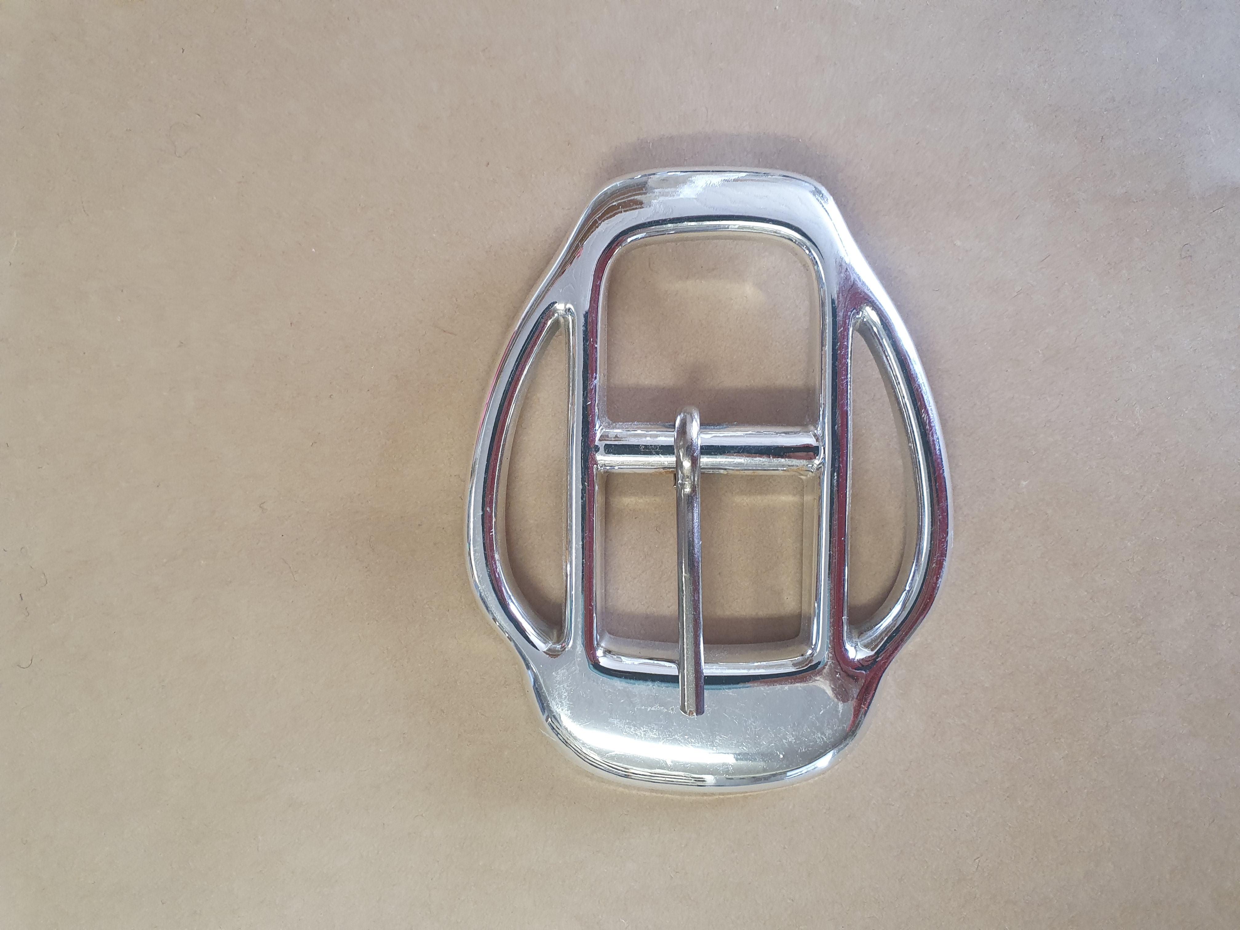 V 490 Plastspänne i silverfärg