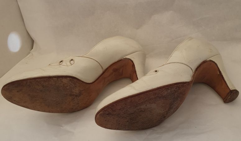 Pumps crèmefärgade genombrutet mönster strl 5 1/2, 1940-tal - 5