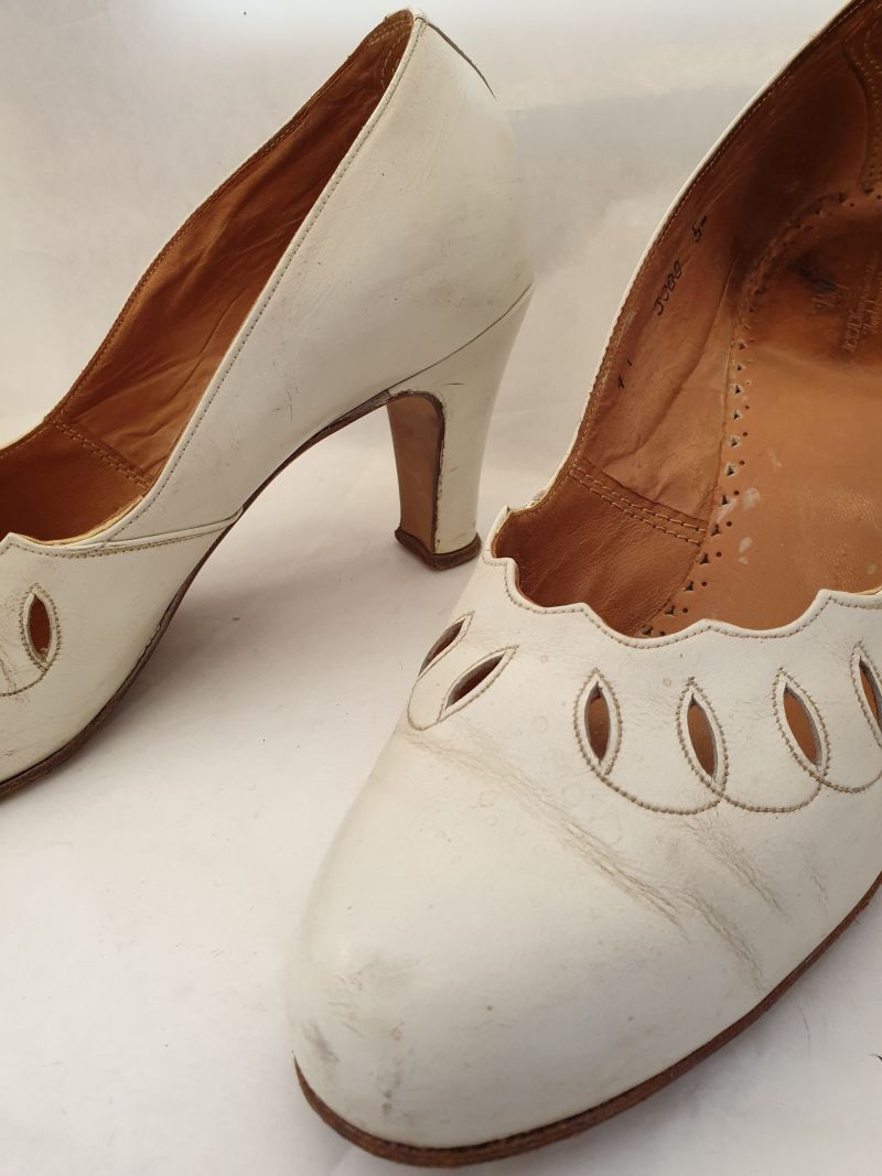 Pumps crèmefärgade genombrutet mönster strl 5 1/2, 1940-tal - 2