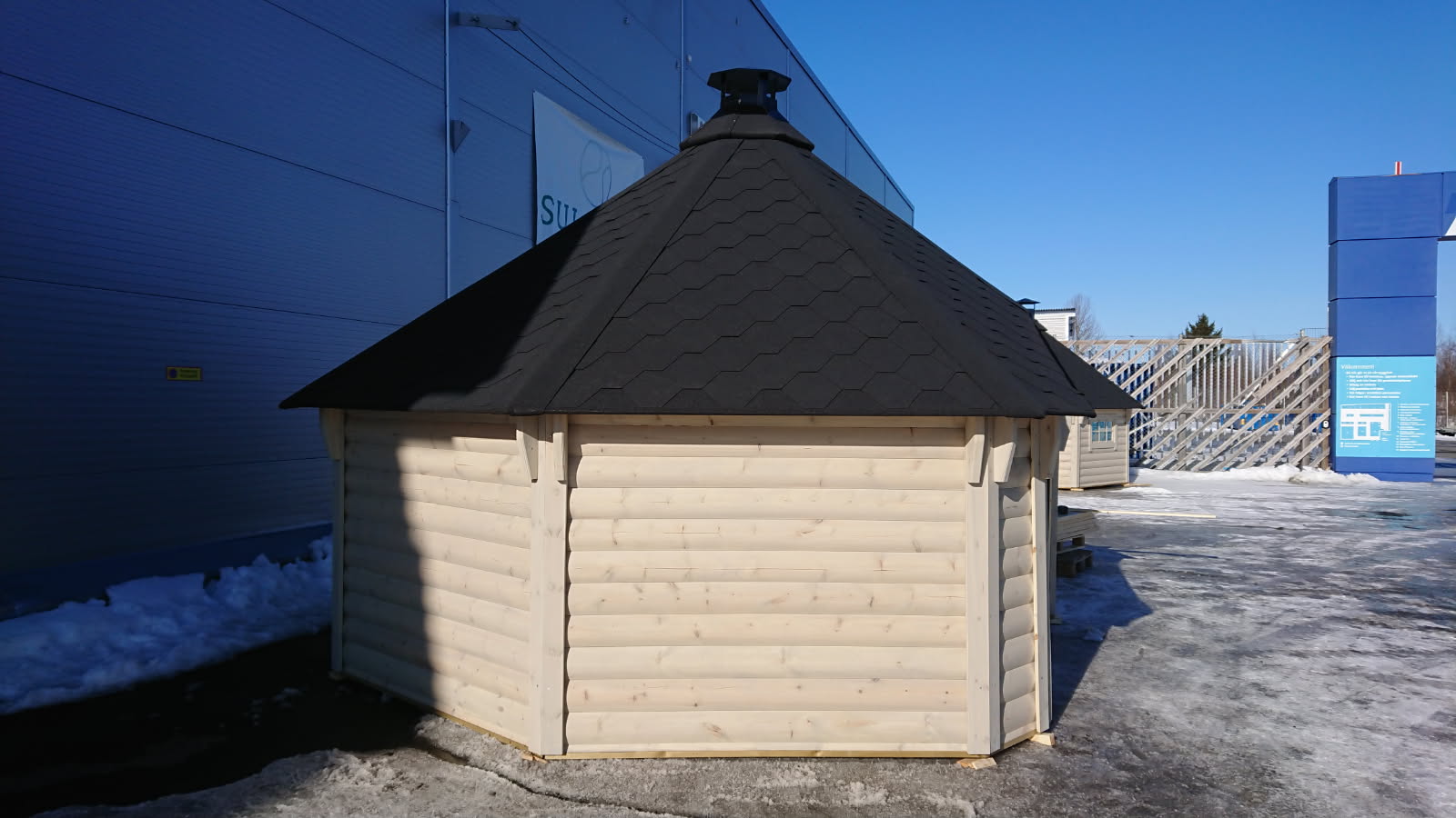 TUULENSUOJA 15  Puolipyöreästä hirrestä - 4