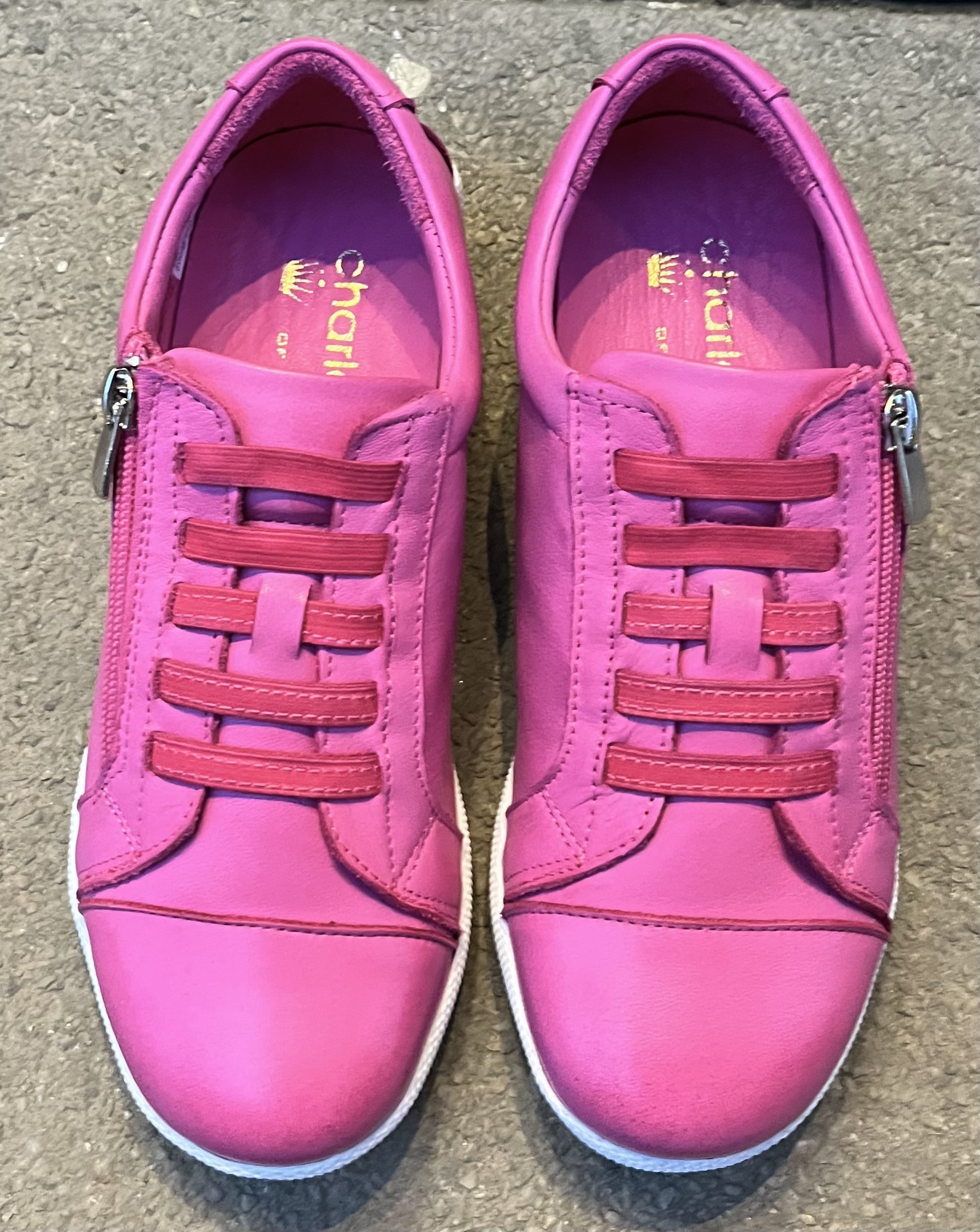 Sneakers från  Charlotte of Sweden med resår och blixtlås, fuchsia - 4