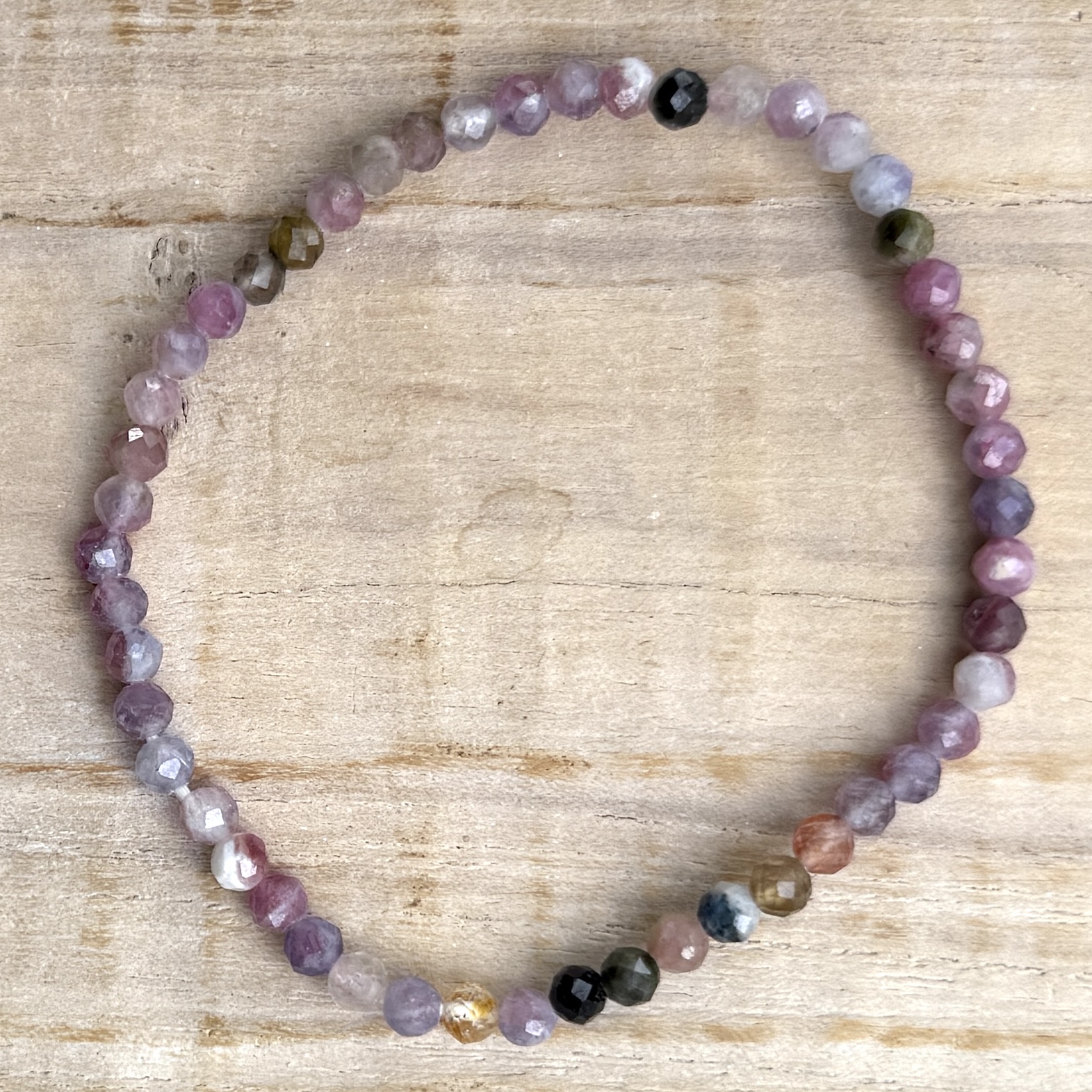 Armband 4mm Turmalin mulitfärgad - facett