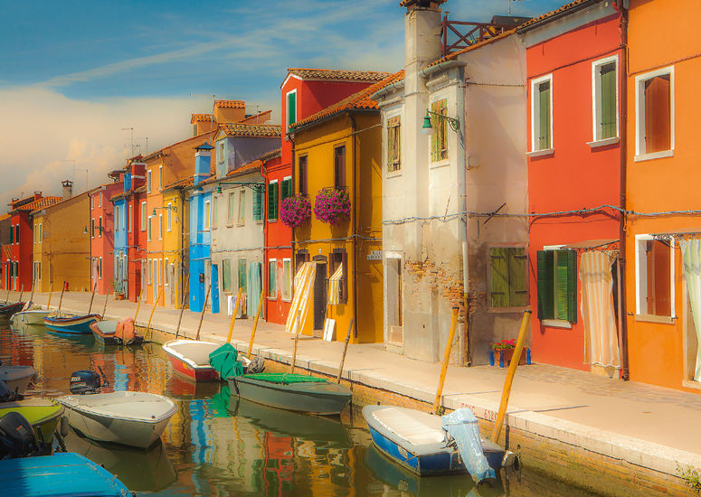 Bright Houses on the Island of Burano 1000 Bitar Schmidt