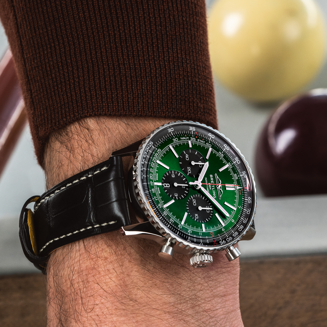 Breitling AB0137241L1P1 Breitling Navitimer B01 Chronograph 46 Grön profil