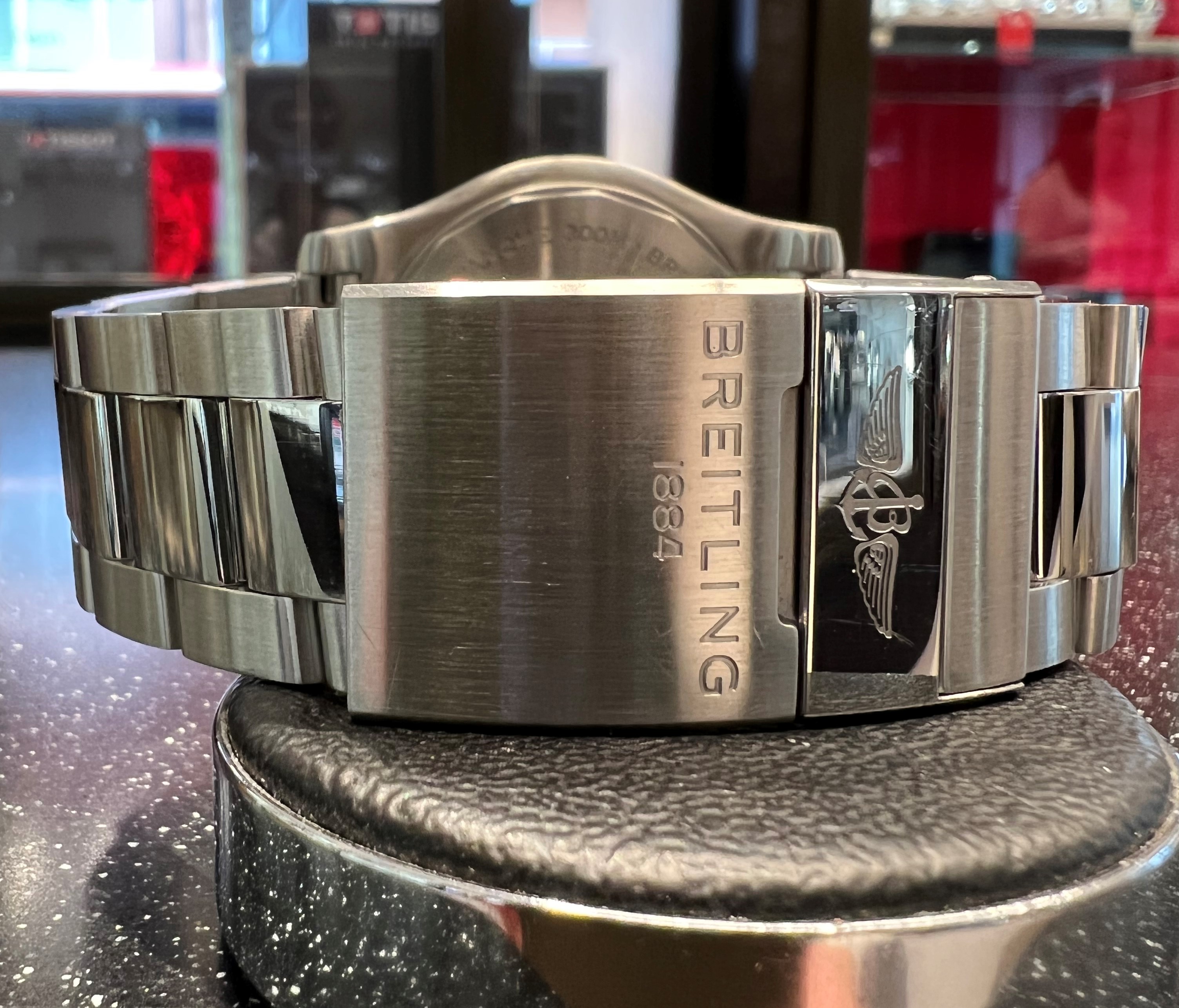 SÅLD 12 april 2022 för 30.000:- Breitling Avenger Automatic 43 - 3