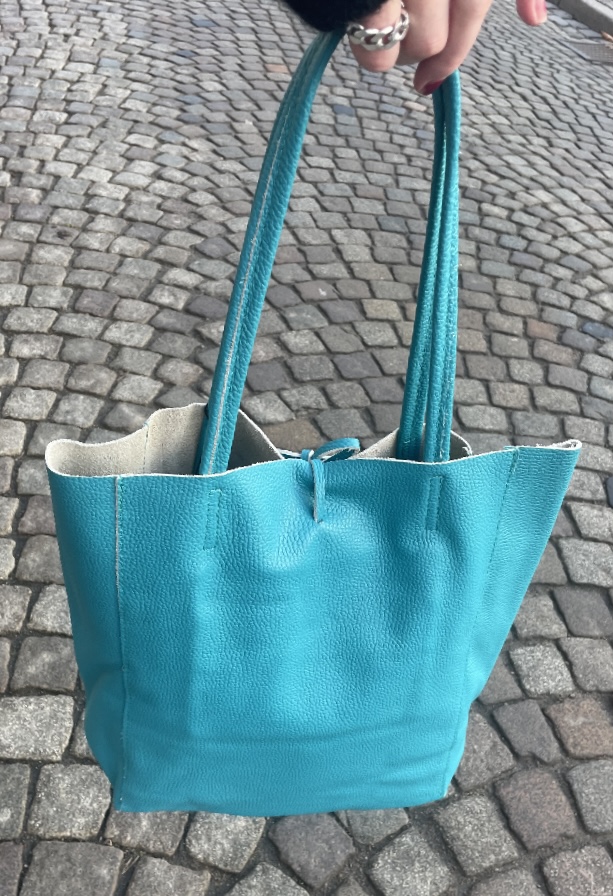 Häftig shoppingkasse i naturgarvatskinn, turkos - 2