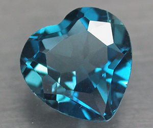 Preciosa piedra preciosa de topacio azul Londres natural en forma de corazón de 7,9 mm de 1,84 quilates