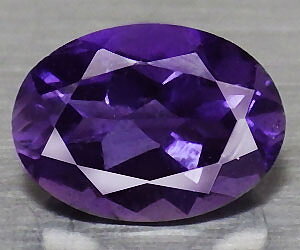 Piedra preciosa de iolita natural ovalada de 0,73 ct muy hermosa de 7x5 mm apta para la curación