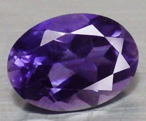 Piedra preciosa de iolita natural ovalada de 0,73 ct muy hermosa de 7x5 mm apta para la curación - 3